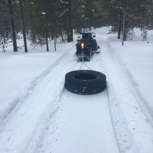 Ripan vintersesong. Sti kjørt med scooter og slodd av lastebildekk. Fint å gå.